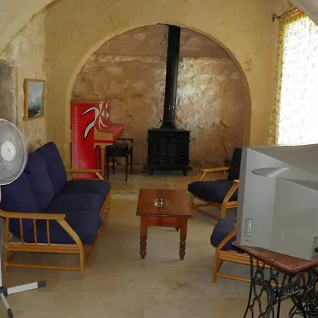 Ta' Farmhouse * Sannat