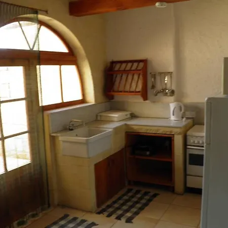 Ta' Farmhouse * Sannat